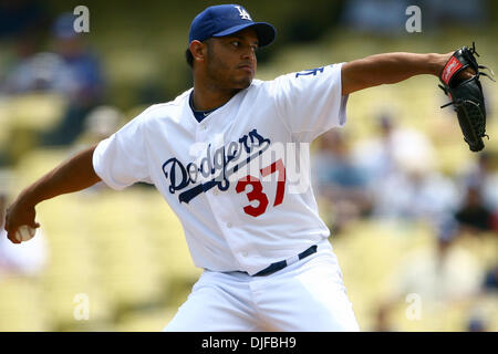 2. Juni 2010: Los Angeles Dodgers Entlastung Krug Carlos Monasterios, begann das Spiel und gingen fünf starke Shutout Innings... Während eines Marathons 14 Inning Spiels zwischen Western Division Rivalen, Arizona-Diamantmarkierungen und Los Angeles Dodgers im Dodger Stadium.  Die Dodgers gewann 1: 0, es war die dritte in Folge Walk-off-Sieg gegen die Diamondbacks Dodgers. (Kredit-Bild: © Tony Leon/Sou Stockfoto