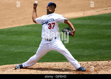 2. Juni 2010: Los Angeles Dodgers Entlastung Krug Carlos Monasterios, begann das Spiel und gingen fünf starke Shutout Innings... Während eines Marathons 14 Inning Spiels zwischen Western Division Rivalen, Arizona-Diamantmarkierungen und Los Angeles Dodgers im Dodger Stadium.  Die Dodgers gewann 1: 0, es war die dritte in Folge Walk-off-Sieg gegen die Diamondbacks Dodgers. (Kredit-Bild: © Tony Leon/Sou Stockfoto