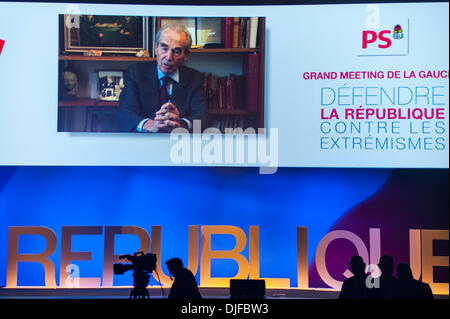 Paris, Frankreich, Treffen der Sozialistischen Arbeiterpartei Frankreichs, gegen extreme Rechte, Badinter-Interview auf dem Bildschirm, wahlen in frankreich Stockfoto