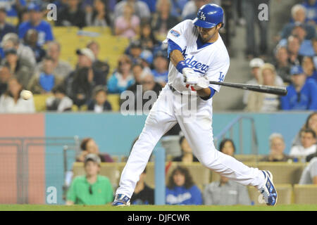 4. Juni 2010 - Los Angeles, Kalifornien, USA - 4. Juni 2010: Los Angeles Dodgers Recht Fielder Andre Ethier (16) verdoppelt.  Die Los Angeles Dodgers besiegte die Atlanta Braves, 5: 4 im Dodger Stadium in Los Angeles, Kalifornien... Obligatorische Credit: Andrew Fielding / Southcreek Global (Kredit-Bild: © Andrew Fielding/Southcreek Global/ZUMApress.com) Stockfoto