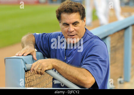 4. Juni 2010 - Los Angeles, Kalifornien, USA - 4. Juni 2010: Los Angeles Dodgers Konditionstrainer Stan Conte auf der Trainerbank. Die Los Angeles Dodgers besiegte die Atlanta Braves, 5: 4 im Dodger Stadium in Los Angeles, Kalifornien... Obligatorische Credit: Andrew Fielding / Southcreek Global (Kredit-Bild: © Andrew Fielding/Southcreek Global/ZUMApress.com) Stockfoto