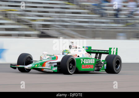 Tony Kanaan (11) wurde Sechster bei der Firestone 550K auf dem Texas Motor Speedway in Fort Worth, Texas auf Samstag, 5. Juni 2010. (Kredit-Bild: © Jerome Miron/Southcreek Global/ZUMApress.com) Stockfoto