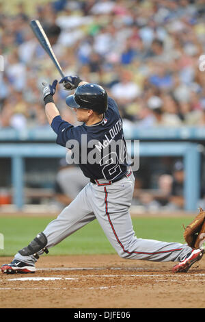 5. Juni 2010 - Los Angeles, Kalifornien, USA - 5. Juni 2010: Atlanta Braves Center Fielder Nate McLouth (24) folgt durch seine Schaukel. Die Atlanta Braves konfrontiert die Los Angeles Dodgers im Dodger Stadium in Los Angeles, California.Mandatory Kredit: Andrew Fielding / Southcreek Global (Credit-Bild: © Andrew Fielding/Southcreek Global/ZUMApress.com) Stockfoto