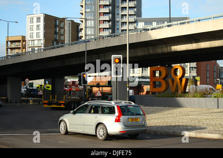 Verkehr am Bogen Kreisverkehr, East London Stockfoto