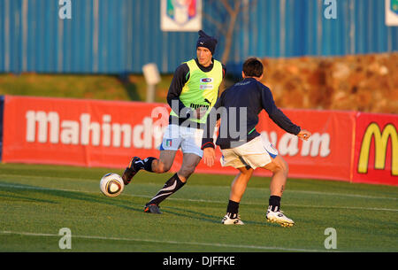 9. Juni 2010 - Pretoria, South Africa - Italien GIORGIO CHIELLINI besucht Trainingseinheit am Southdown College in Irene, südlich von Pretoria (Credit-Bild: © Luca Ghidoni/ZUMApress.com) Stockfoto