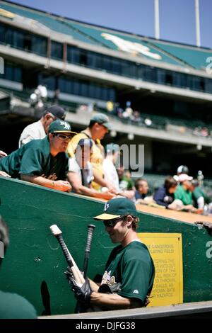 10. Juni 2010: Oakland, CA: Oakland Athletics beherbergt die Los Angeles Angels. Oakland Athletics-Fans vor dem Spiel.  Die Leichtathletik Sieg das Spiel 6: 1. (Kredit-Bild: © Dinno Kovic/Southcreek Global/ZUMApress.com) Stockfoto