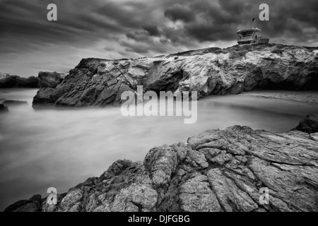 Leben Wachturm auf Klippen am El Matador State Beach, Malibu, Kalifornien USA Stockfoto