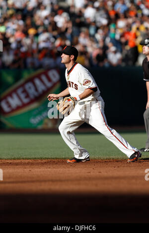 12. Juni 2010: San Francisco, Kalifornien: San Francisco Giants beherbergt die Oakland Athletics.  San Francisco Giants zweiter Basisspieler Freddy Sanchez (21), ein Spiel am zweiten Base zu machen.  Riesen gewinnen das Spiel 5: 4. (Kredit-Bild: © Dinno Kovic/Southcreek Global/ZUMApress.com) Stockfoto