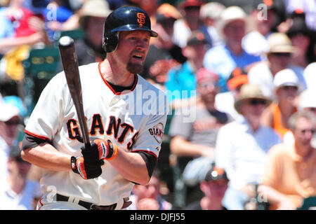 San Francisco, Kalifornien: San Francisco Giants Aubrey Huff (17) at bat. Die Giants gewannen das Spiel 6: 2. (Kredit-Bild: © Charles Herskowitz/Southcreek Global/ZUMApress.com) Stockfoto