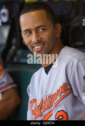 16. Juni 2010 - San Francisco, Kalifornien, USA - Baltimore Orioles JULIO LUGO #2 auf der Trainerbank im Wettbewerb gegen die San Francisco Giants. (Kredit-Bild: © William Mancebo/ZUMApress.com) Stockfoto