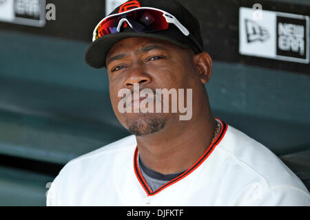 16. Juni 2010: San Francisco, Kalifornien: San Francisco Giants Gastgeber der Baltimore Orioles. San Francisco Giants Shortstop Juan Uribe (5) vor dem Spiel.  Riesen gewinnen das Spiel 6: 3. (Kredit-Bild: © Dinno Kovic/Southcreek Global/ZUMApress.com) Stockfoto