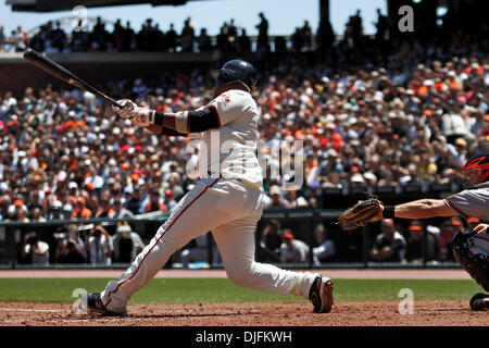 16. Juni 2010: San Francisco, Kalifornien: San Francisco Giants Gastgeber der Baltimore Orioles. San Francisco Giants Shortstop Juan Uribe (5) gegen TheBaltimore Orioles Fledermäuse.  Riesen gewinnen das Spiel 6: 3. (Kredit-Bild: © Dinno Kovic/Southcreek Global/ZUMApress.com) Stockfoto