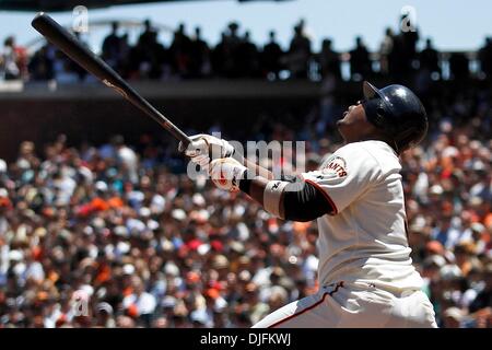 16. Juni 2010: San Francisco, Kalifornien: San Francisco Giants Gastgeber der Baltimore Orioles. San Francisco Giants Shortstop Juan Uribe (5) gegen TheBaltimore Orioles Fledermäuse.  Riesen gewinnen das Spiel 6: 3. (Kredit-Bild: © Dinno Kovic/Southcreek Global/ZUMApress.com) Stockfoto