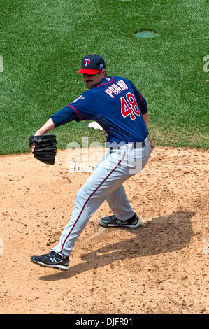 Zwillinge ab Krug Carl Pavano #48 liefert eine Tonhöhe während des Spiels zwischen den Minnesota Twins Vs Philadelphia Phillies im Citizens Bank Park in Philadelphia, PA. (Kredit-Bild: © Bill Guerro/Southcreek Global/ZUMApress.com) Stockfoto
