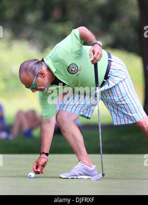 23. Juni 2010 - Cromwell, Connecticut / USA - Schauspieler JOE PESCI markiert seine Stelle bei Reisenden Promi pro-am. (Credit-Bild: © Stan Godlewski/ZUMApress.com) Stockfoto