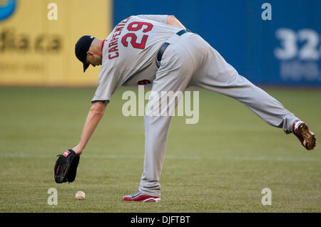 23. Juni 2010 - Toronto, Ontario, Kanada - 23. Juni 2010 Toronto, Ontario: St. Louis Cardinals ab Krug Chris Carpenter #29 bereit bekommt, beginnen die 4. Inning gegen die Toronto Blue Jays während Mittwoch Abend Baseball-Spiel im Rogers Centre in Toronto, Ontario.  Die St. Louis Cardinals gewann das Spiel mit einem Score von 1-0. (Kredit-Bild: © Darren Adler/Southcreek Global/ZUM Stockfoto