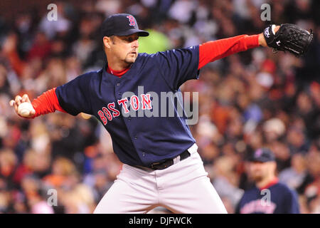 San Francisco, CA: Boston Rot Sox Tim Wakefield (49) liefert seine Knuckleball. Die Giants gewannen das Spiel 5: 4. (Kredit-Bild: © Charles Herskowitz/Southcreek Global/ZUMApress.com) Stockfoto