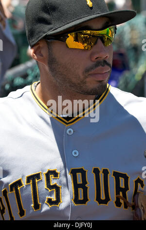27. Juni 2010 - Oakland, Kalifornien, USA - 27. Juni 2010: Pittsburgh Piraten wenn Pedro Alvarez (17) geht das Clubhaus vor dem MLB Interleague Spiel zwischen den Oakland Athletics und den Pittsburgh Pirates in Oakland-Alameda County Coliseum in Oakland, Kalifornien.  Die besuchenden Piraten fiel auf die Leichtathletik 3-2. (Kredit-Bild: © Matt Cohen/Southcreek Global/ZUMApress.com) Stockfoto