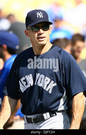 27. Juni 2010: New York Yankee-Manager Joe Girardi genießt ein paar Augenblicke mit Fans vor dem Beginn des Inter-League-Spiel zwischen den Yankees und die Los Angeles Dodgers. (Kredit-Bild: © Tony Leon/Southcreek Global/ZUMApress.com) Stockfoto