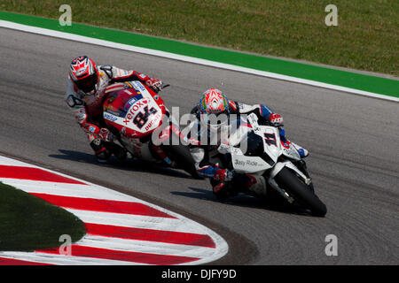 World SBK 2010 San Marino GP Misano World Circuit in Misano Adriatico Sonntag Rennen 2... Corser mit Fabrizio zu kämpfen. (Kredit-Bild: © Andrea Ranalli/Southcreek Global/ZUMApress.com) Stockfoto