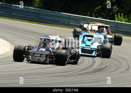 3. Juli 2010 - Lakeville, Connecticut, USA - 3. Juli 2010: Mike Stefanik (16) verlässt die West-Kurve während der Lime Rock 100 in Lime Rock Park in Lakeville, Connecticut. (Kredit-Bild: © Geoff Bolte/Southcreek Global/ZUMApress.com) Stockfoto