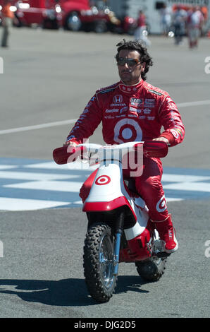 Schottische Fahrer Dario Franchitti kommt in den Gruben vor der IndyCar-Serie Camping World Grand Prix in The Glen in Watkins Glen, New York. (Kredit-Bild: © Mark Konezny/Southcreek Global/ZUMApress.com) Stockfoto