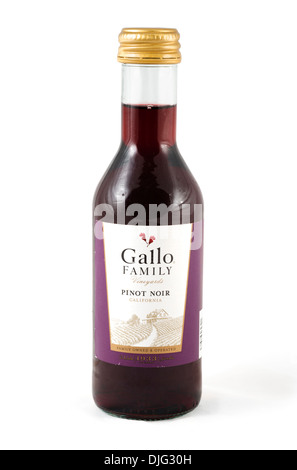 Kleine Flasche Gallo Familie Weinberge Pinot Noir rot Wein, USA Stockfoto