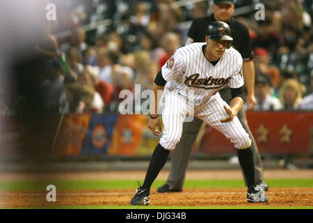 Houston Astros Recht Fielder Hunter Pence (9) übernimmt seine Führung aus der ersten und den Krug eng Uhren. Die Houston Astros besiegte die Pittsburgh Pirates-6 - 2 im Minute Maid Park in Houston, Texas. (Kredit-Bild: © Luis Leyva/Southcreek Global/ZUMApress.com) Stockfoto