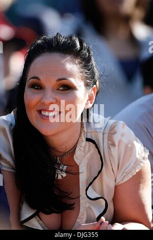 6. Juli 2010 - Oakland, California, Vereinigte Staaten von Amerika - 6. Juli 2010: Oakland, CA: Oakland Athletics hosten die New York Yankees.   Yankee Fan vor dem Spiel.  New York gewann das Spiel 6: 1.  Obligatorische Credit: Dinno Kovic / Southcreek Global Media (Kredit-Bild: © Southcreek Global/ZUMApress.com) Stockfoto