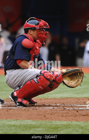 9. Juli 2010 - Toronto, Ontario, Kanada - 9. Juli 2010: Red Sox Catcher Kevin Cash (36) während am Freitag Baseball-Spiel, die Boston Red Sox besiegt die Toronto Blue Jays 14-3 im Rogers Centre in Toronto, Ontario... Obligatorische Credit: Geoff Bolte / Southcreek Global (Kredit-Bild: © Southcreek Global/ZUMApress.com) Stockfoto