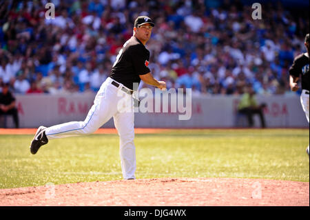 10. Juli 2010 - Toronto, Ontario, Kanada - 10. Juli 2010: Blue Jays näher Kevin Gregg (63) wirft zuerst im neunten Inning das Spiel beenden. Die Toronto Blue Jays besiegt Boston Red Sox-9 - 5 im Rogers Centre in Toronto, Ontario... Obligatorische Credit: Geoff Bolte / Southcreek Global (Kredit-Bild: © Southcreek Global/ZUMApress.com) Stockfoto