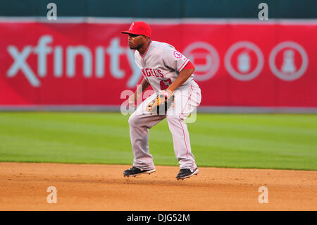 10. Juli 2010 - Oakland, CA, USA - 9. Juli 2010; Oakland, Kalifornien, USA; LA Angels 2 b Howie Kendrick ist Licht auf seine Füße im Spiel am Samstag.  Die Leichtathletik schlagen die Engel 15-1. (Kredit-Bild: © Scott Beley/Southcreek Global/ZUMApress.com) Stockfoto