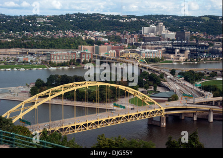 Fort Pitt Brücke in der Stadt der Brücken auf den Monongahela Fluss, Pittsburgh, Pennsylvania, USA Stockfoto