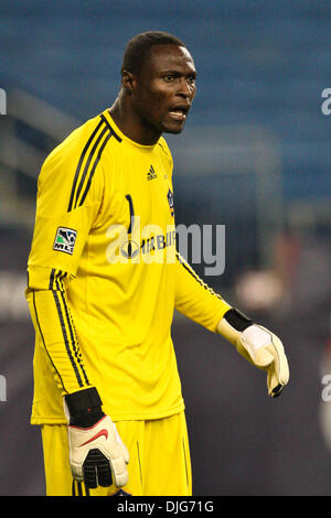 12. Juli 2010 - Foxboro, Massachusetts, Vereinigte Staaten von Amerika - 10. Juli 2010: Los Angeles Galaxy Ziel Keeper Donovan Ricketts (1) zeigt seine Frustration nach fehlt eine New England Revolution Schuss aufs Tor in den letzten Minuten des Matches im Gillette Stadium in Foxboro, Massachusetts.  New England Revolution besiegt die Los Angeles Galaxy 2 - 0..Mandatory Credit: Mar Stockfoto