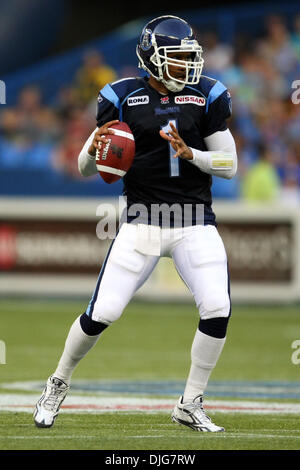14. Juli 2010 - Toronto, Ontario, Kanada - 14. Juli 2010: Toronto Argonauten quarterback Cleo Lemon (1) im Kampf gegen die Calgary Stampeders im Rogers Centre in Toronto, Ontario. Obligatorische Credit: Anson Hung / Southcreek Global. (Kredit-Bild: © Southcreek Global/ZUMApress.com) Stockfoto