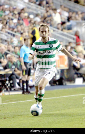 14. Juli 2010 - Chester, Pennsylvania, Vereinigte Staaten von Amerika - 14. Juli 2010: Celtic FC-Verteidiger Andreas Hinkel (#2) dribbelt den Ball während des Spiels gegen Philadelphia Union im PPL Park in Chester, Pennsylvania. Die Union gewann 1: 0. Obligatorische Credit: Kate McGovern / Southcreek Global (Kredit-Bild: © Southcreek Global/ZUMApress.com) Stockfoto