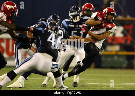 14. Juli 2010 - Toronto, Ontario, Kanada - 14. Juli 2010: Calgary Stampeders Empfänger Deon Murphy (24) in Spiel gegen die Toronto Argonauts im Rogers Centre in Toronto, Ontario. Toronto gewann 27-24. . Obligatorische Credit: Anson Hung / Southcreek Global. (Kredit-Bild: © Southcreek Global/ZUMApress.com) Stockfoto
