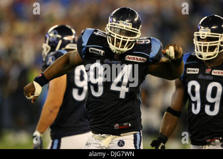 14. Juli 2010 - Toronto, Ontario, Kanada - 14. Juli 2010: Toronto Argonauten defensive Tackle Kevin Huntley (94) reagiert nach einer Interception gegen die Calgary Stampeders im Rogers Centre in Toronto, Ontario. Toronto gewann 27-24. . Obligatorische Credit: Anson Hung / Southcreek Global. (Kredit-Bild: © Southcreek Global/ZUMApress.com) Stockfoto
