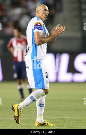 15. Juli 2010 - Carson, Kalifornien, Vereinigte Staaten von Amerika - 15. Juli 2010: Puebla FC D #3 Alejandro Acosta während des Spiels Pachuca Chivas USA vs Puebla FC im Home Depot Center in Carson, Kalifornien. Puebla FC ging auf CD Chivas USA mit einem Endstand von 2: 1 besiegen. Obligatorische Credit: Brandon Parry / Southcreek Global (Kredit-Bild: © Southcreek Global/ZUMApress.com) Stockfoto