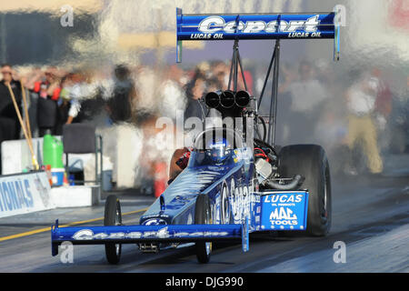 16. Juli 2010 - Sonoma, California, Vereinigte Staaten von Amerika - 16. Juli 2010: Brandon Bernstein Lake Forest, ca konkurriert in der Top Fuel Dragster Klasse bei den FRAM Autolite NHRA Nationals auf dem Infineon Raceway in Sonoma, Kalifornien. Obligatorische Credit: Matt Cohen / Southcreek Global (Kredit-Bild: © Southcreek Global/ZUMApress.com) Stockfoto