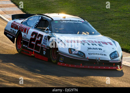 17. Juli 2010 - Madison, Illinois, Vereinigte Staaten von Amerika - 17. Juli 2010: Brad Keselowski (#22, Discount Tire, Chevorlet) während der NASCAR Nationwide Series Missouri-Illinois Dodge Händler 250 auf dem Gateway International Raceway in Madison, Illinois.  Obligatorische Credit - Scott Kane / Southcreek Global. (Kredit-Bild: © Southcreek Global/ZUMApress.com) Stockfoto