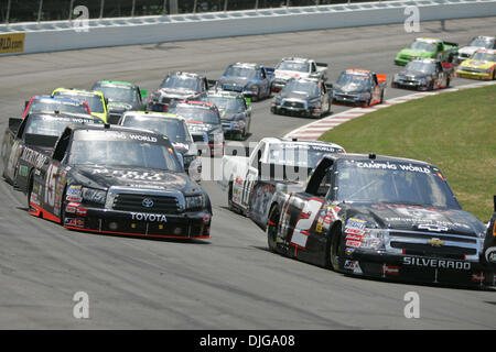 17. Juli 2010 - Madison, Illinois, Vereinigte Staaten von Amerika - 17 Juli 2010:Kevin Harvick (#2, Stubbs legendäre Bar-B-Q/Kroger, Chevorlet) NASCAR Camping World Truck Series auf dem Gateway International Raceway in Madison, Illinois.  Obligatorische Credit - Jimmy Simmons / Southcreek Global. (Kredit-Bild: © Southcreek Global/ZUMApress.com) Stockfoto