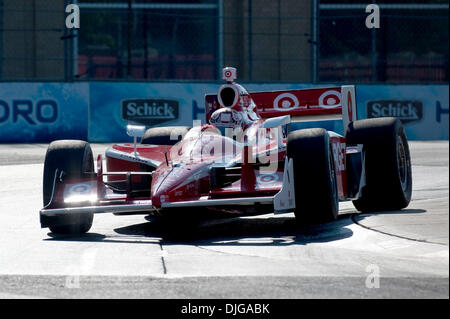 17. Juli 2010 - Toronto, Ontario, Kanada - 17. Juli 2010: Scott Dixon im Vormittagstraining für Honda Indy an Exhibition Place in Toronto, ON. (Kredit-Bild: © Oliver Tag/Southcreek Global/ZUMApress.com) Stockfoto