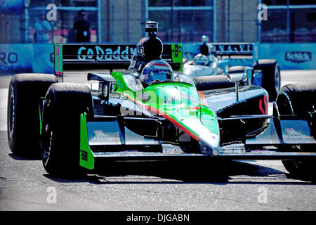 17. Juli 2010 - Toronto, Ontario, Kanada - 17. Juli 2010: Danica Patrick in den frühen Morgenstunden während des Trainings für die Honda Indy Toronto an Exhibition Place in Toronto, ON. (Kredit-Bild: © Oliver Tag/Southcreek Global/ZUMApress.com) Stockfoto