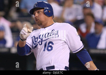 20. Juli 2010 - Kansas City, Missouri, Vereinigte Staaten von Amerika - 20. Juli 2010: Kansas City Royals erster Basisspieler Billy Butler (16) Während Dienstages Baseball-Spiel zwischen den Kansas City Royals und die Toronto Blue Jays im Kauffman Stadium in Kansas City, Missouri... Obligatorische Credit: James Allison / Southcreek Global (Kredit-Bild: © Southcreek Global/ZUMApress.com) Stockfoto