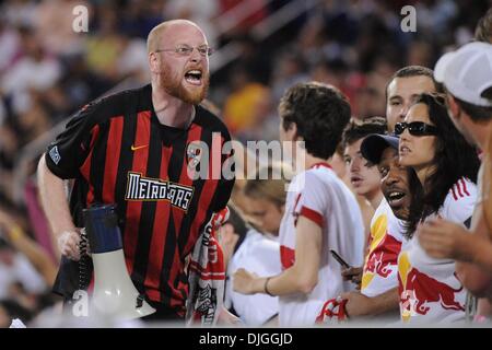 22. Juli 2010 - Harrison, New Jersey, Vereinigte Staaten von Amerika - 22. Juli 2010 - Red Bulls Fans bei The Barclays New York Football Challenge im Red Bull Stadion in Harrison, New Jersey. Obligatorische Kredit: Brooks Von Arx, Jr./Southcreek Global (Credit-Bild: © Southcreek Global/ZUMApress.com) Stockfoto