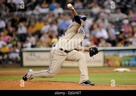 23. Juli 2010 - Pittsburgh, PA, Vereinigte Staaten von Amerika - 23. Juli 2010: San Diego Padres Entlastung Krug Ernesto Frieri (39) liefert aus dem Hügel im siebten Inning von Spiel Action zwischen den Piraten und Padres im PNC Park in Pittsburgh, PA... Die Piraten fiel auf die Padres mit einem Score von 5-3.Mandatory Credit: Dean Beattie / Southcreek Global Media (Credit-Bild: © Southcreek Stockfoto