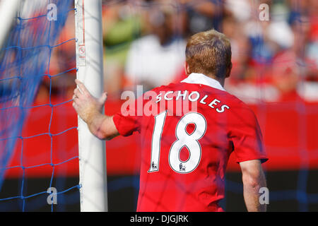 25. Juli 2010 - Kansas City, Missouri, USA - 25. Juli 2010: Manchester United Mittelfeldspieler Paul Scholes (18) in der Nähe von Post bei Eckstoss während der sonntäglichen Partie zwischen den Kansas City Wizards und Manchester United im Arrowhead Stadium in Kansas City, Missouri nimmt. (Kredit-Bild: © James Allison/Southcreek Global/ZUMApress.com) Stockfoto