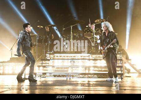 Brian May von Queen und Adam Lambert die live bei der Apollo Hammersmith London, England-11.07.12 Stockfoto