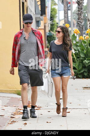 Rachel Bilson und Hayden Christensen Freund gesehen unterwegs in Studio City, Los Angeles, Kalifornien - 12.07.12 Stockfoto